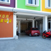 Отель RedDoorz Plus Syariah @ Hotel Boulevard Luwuk, фото 17