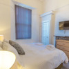 Отель 2 Bed - The Buckingham Suite, фото 12