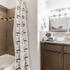 Отель Comfortable Condo In The Heart Of Bronzeville 4 Bedroom Condo by RedAwning, фото 13