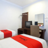 Отель RedDoorz Premium @ Raya Nginden, фото 7