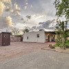 Отель Charming Couples Casita, Walk to Old Mesilla Plaza, фото 1