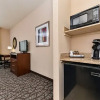 Отель Comfort Inn & Suites, фото 2