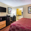 Отель Econo Lodge West Dodge, фото 6