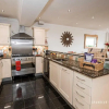Отель Stunning Sea View 2 Bed Triplex Apt Terrace Free Parking, фото 10