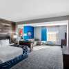 Отель La Quinta Inn & Suites by Wyndham Pittsburg, фото 2