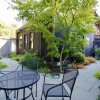 Отель Phinney Ridge Flat Backyard Oasis, фото 5