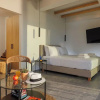 Отель Soho SeaFront Suites, фото 4