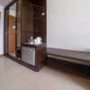 Отель RedDoorz Premium @ Raya Bojonegoro, фото 1