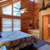 Отель Zen Bear Retreat - One Bedroom Cabin, фото 3