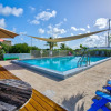 Отель Aqua Lodge Rentals At Coconut Cay, фото 15