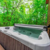 Отель Elliotts Hideaway Adorable Cabin Fire pit hot tub Deck pet Friendly Wifi, фото 16