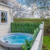 Отель Tattershall Lakes Private Hot Tub Lodge - Sleeps 6, фото 11