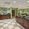 Отель Hampton Inn & Suites, фото 13