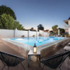 Отель Villa Paradiso: Near beach, superb pool and garden, фото 17