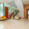 Отель RedDoorz Plus near Pantai Losari, фото 1