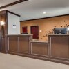 Отель Comfort Inn & Suites, фото 2