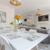 Отель Stunning 3 Bedroom 2 Bath in Fantastic Location, фото 13