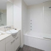 Отель Oaks Brisbane on Margaret Suites, фото 9