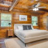 Отель Dudley IV by Avantstay Cosy Cabin w/ Hot Tub & Sweeping Views, фото 15