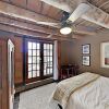 Отель Luxe 2-unit Hideaway: Historic Suite & Casita 2 Bedroom Duplex, фото 3
