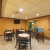 Отель La Quinta Inn by Wyndham Buffalo Airport, фото 11