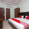 Отель OYO 12062 Paras Guest House, фото 2
