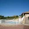 Отель Maison de vacances avec piscine privée, possédant une très une jolie vue sur le Luberon, agréable ja в Региональном природном парке Любероне