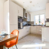 Отель Luxury House with Pool Table, Smart TVs, Garden and Free Parking by Yoko Property, фото 5