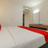 Отель RedDoorz Plus near Karebosi Area, фото 9