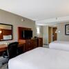 Отель Holiday Inn Oakville Centre, an IHG Hotel, фото 6