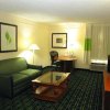 Отель La Quinta Inn & Suites by Wyndham Tulsa Central, фото 16