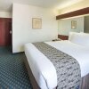 Отель Microtel Inn & Suites Tulsa East Admiral Place, фото 10