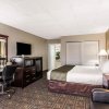 Отель Clarion Hotel & Conference Center Tampa, фото 45