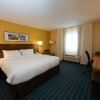 Отель Fairfield Inn & Suites by Marriott Burlington, фото 3