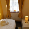 Отель Large 4bed house up to 7beds parking Slough Train Station, фото 5