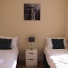 Отель The Manchester St Petersgate - Sleeps up to 6 Close to Train Station Very Central, фото 6