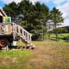 Отель 2 x Double Bed, Glamping Wagon in Dalby Forest, фото 3