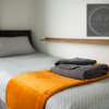 Отель Popular Contractor 2-bed House in Lincoln, фото 10