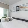Отель Luxury 1BR Flat w Rooftop Garden, 360° of London, фото 6