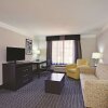 Отель La Quinta Inn & Suites by Wyndham Santa Clarita - Valencia, фото 29