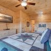 Отель Damrons Dream 5 Bedroom Mountain View Home with Hot Tub в Гатлинберге