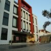 Отель The Golden Apple в Лакхнау