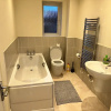 Отель Beautiful 5 Bed Detached House - Sleeps 9, фото 8