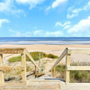 Отель Harmony Beach House, 3 Bedrooms, Sleeps 6, Ocean Front, Large Deck, фото 18