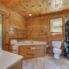 Отель Wilderness Lodge, 3 Bedrooms, Loft, Hot Tub, Sleeps 14, фото 6