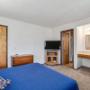 Отель The Big Easy - Lakefront Only 1 mile to Popular Marina Beach! by Yosemite Region Resorts, фото 7