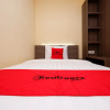 Отель RedDoorz Plus near Paragon Mall Semarang, фото 7