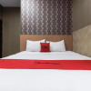 Отель RedDoorz Plus @ Tuparev Cirebon, фото 19