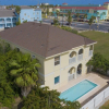 Отель Pool Ground Floor Walk to Beach #A 2 Bedroom Condo by RedAwning, фото 33