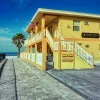 Отель Misty Isles Redington Beachfront Suites 5 and 6 в Редингтон-Шорсе